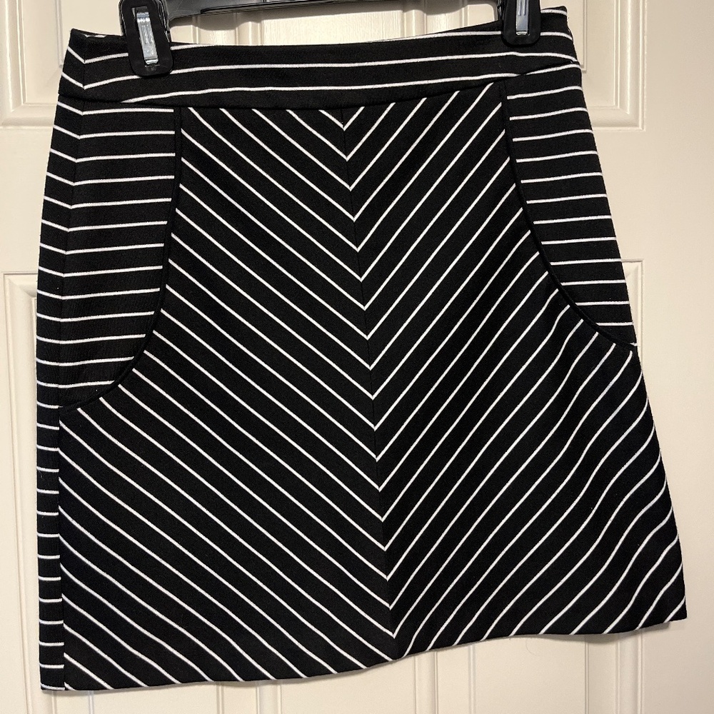 Stretch black and white striped pencil skirt